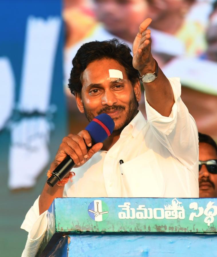 YS Jagan Mohan Reddy Memantha Siddham Bus Yatra at Gudivada Photos - Sakshi4