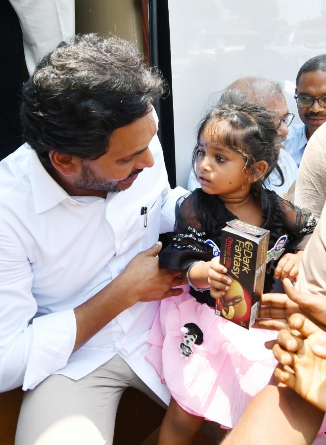 YS Jagan Mohan Reddy Memantha Siddham Bus Yatra at Gannavaram Photos - Sakshi14