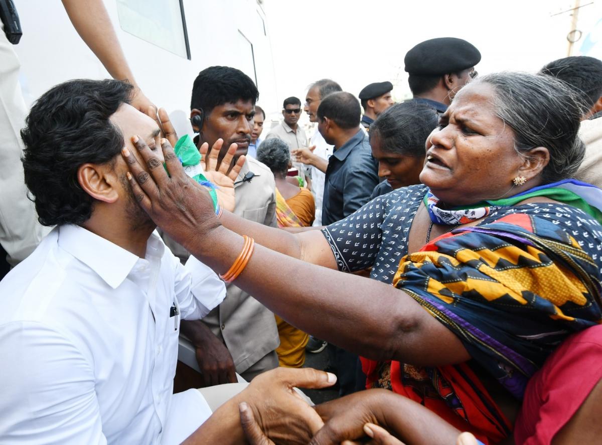 YS Jagan Mohan Reddy Memantha Siddham Bus Yatra Photo Gallery - Sakshi14