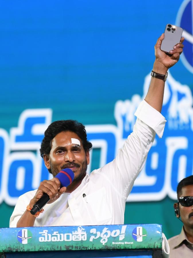 YS Jagan Mohan Reddy Memantha Siddham Bus Yatra at Gudivada Photos - Sakshi13