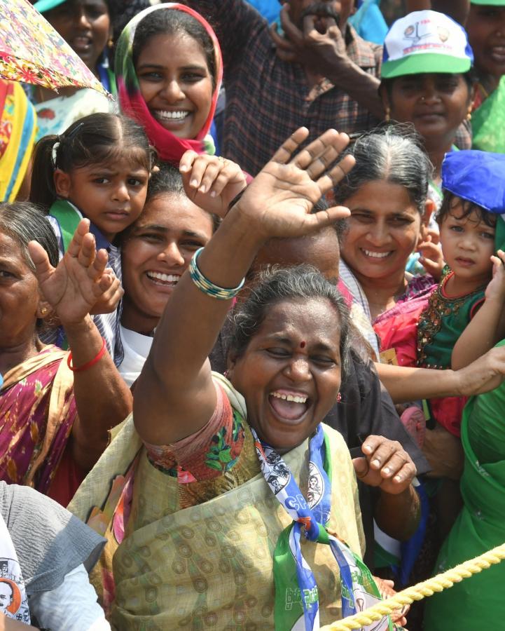 YS Jagan Mohan Reddy Memantha Siddham Bus Yatra Photo Gallery - Sakshi16