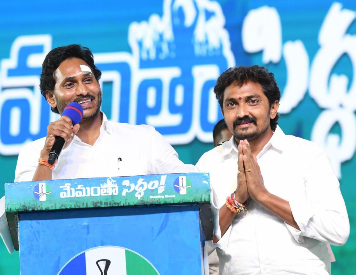 YS Jagan Mohan Reddy Memantha Siddham Bus Yatra at Gudivada Photos - Sakshi19