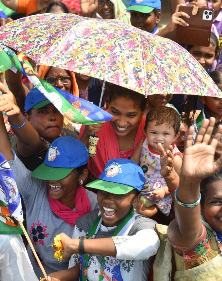 YS Jagan Mohan Reddy Memantha Siddham Bus Yatra Photo Gallery - Sakshi19