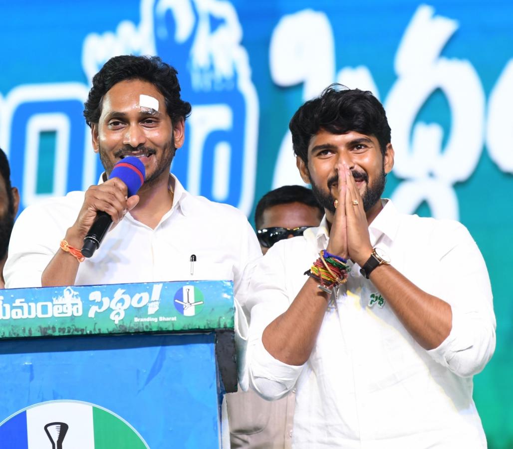 YS Jagan Mohan Reddy Memantha Siddham Bus Yatra at Gudivada Photos - Sakshi21