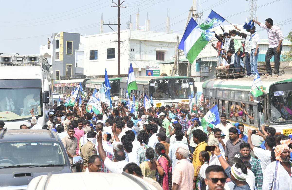 YS Jagan Mohan Reddy Memantha Siddham Bus Yatra Photo Gallery - Sakshi21