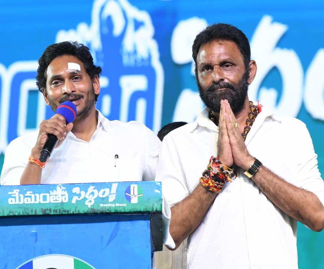 YS Jagan Mohan Reddy Memantha Siddham Bus Yatra at Gudivada Photos - Sakshi23