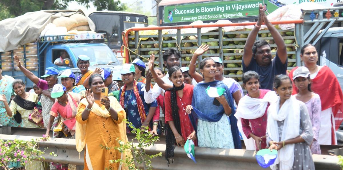 YS Jagan Mohan Reddy Memantha Siddham Bus Yatra at Gannavaram Photos - Sakshi24