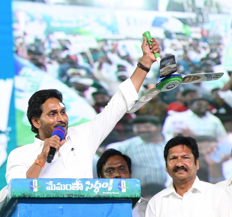 YS Jagan Mohan Reddy Memantha Siddham Bus Yatra at Gudivada Photos - Sakshi25