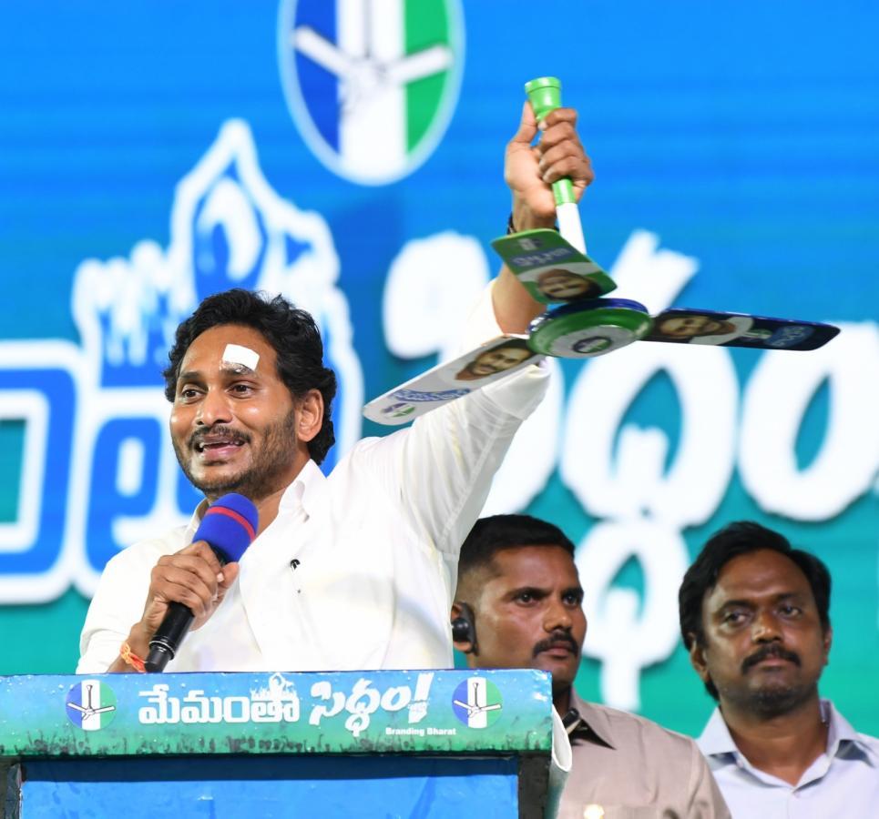 YS Jagan Mohan Reddy Memantha Siddham Bus Yatra at Gudivada Photos - Sakshi27