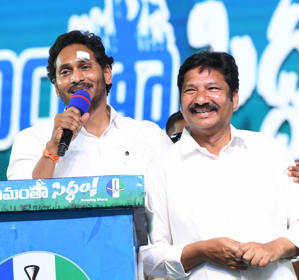 YS Jagan Mohan Reddy Memantha Siddham Bus Yatra at Gudivada Photos - Sakshi28