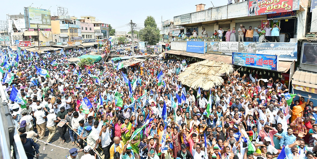 cm ys jagan memantha siddham bus yatra at gudivada photos - Sakshi10