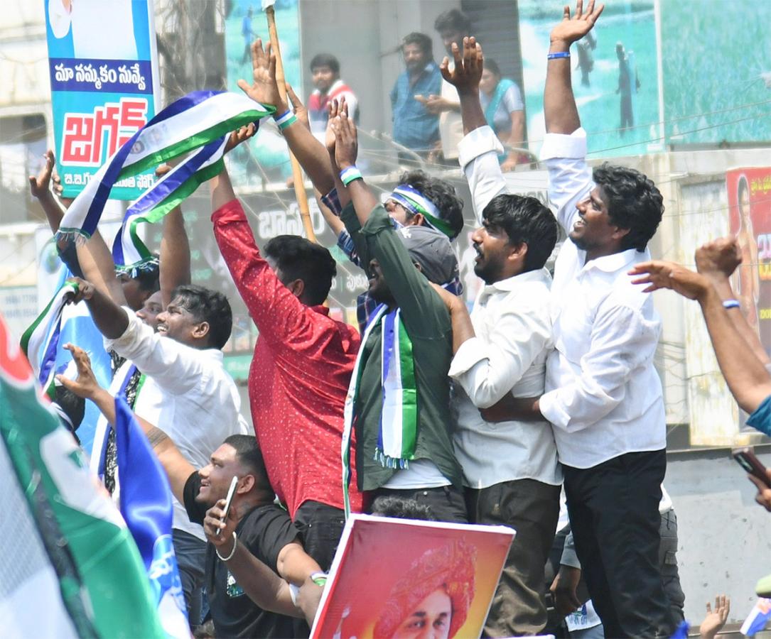 cm ys jagan memantha siddham bus yatra at gudivada photos - Sakshi12