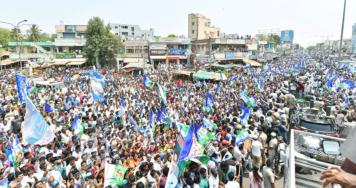 cm ys jagan memantha siddham bus yatra at gudivada photos - Sakshi14