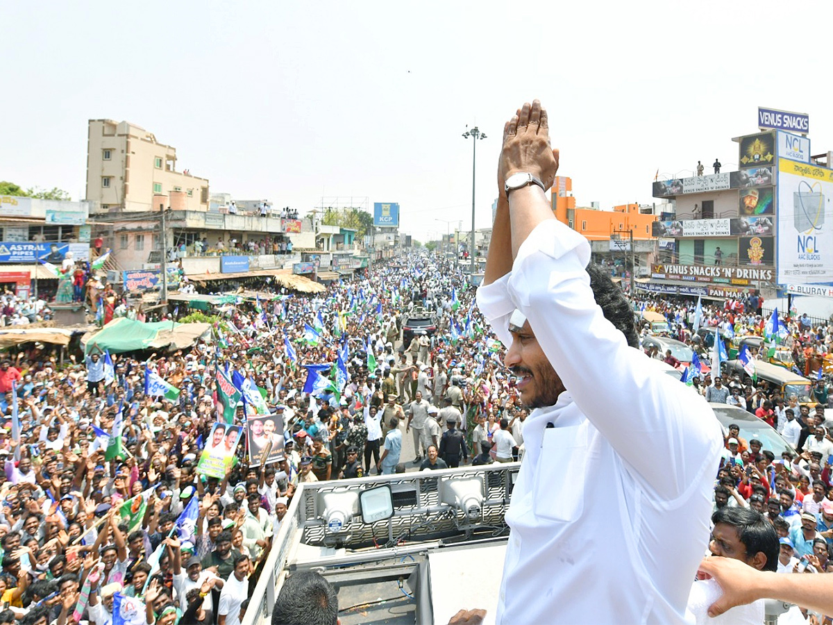 cm ys jagan memantha siddham bus yatra at gudivada photos - Sakshi16