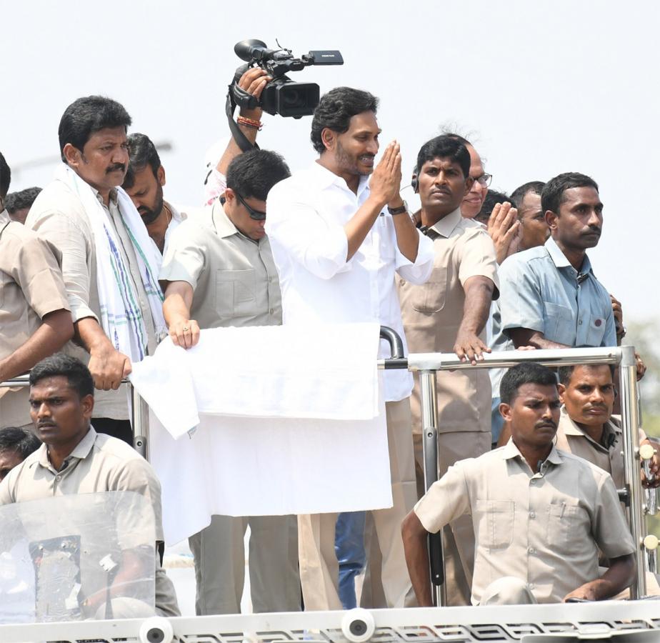 cm ys jagan memantha siddham bus yatra at gudivada photos - Sakshi17