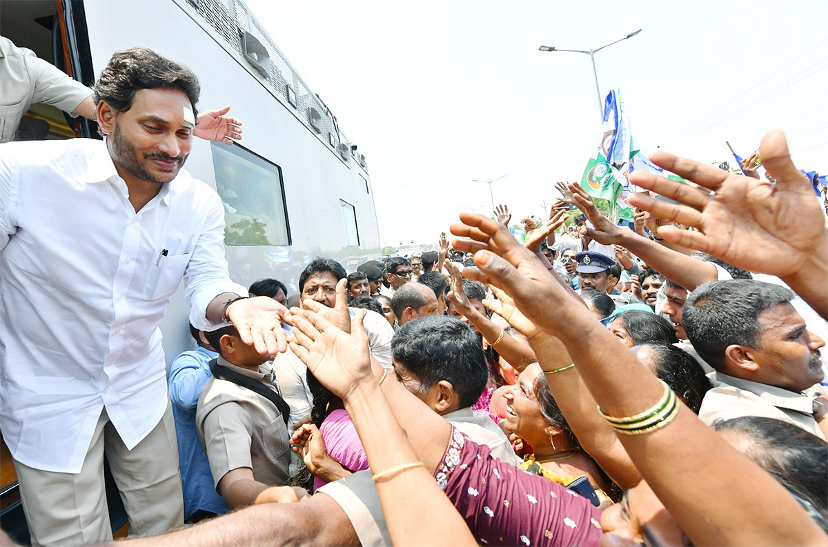 cm ys jagan memantha siddham bus yatra at gudivada photos - Sakshi18