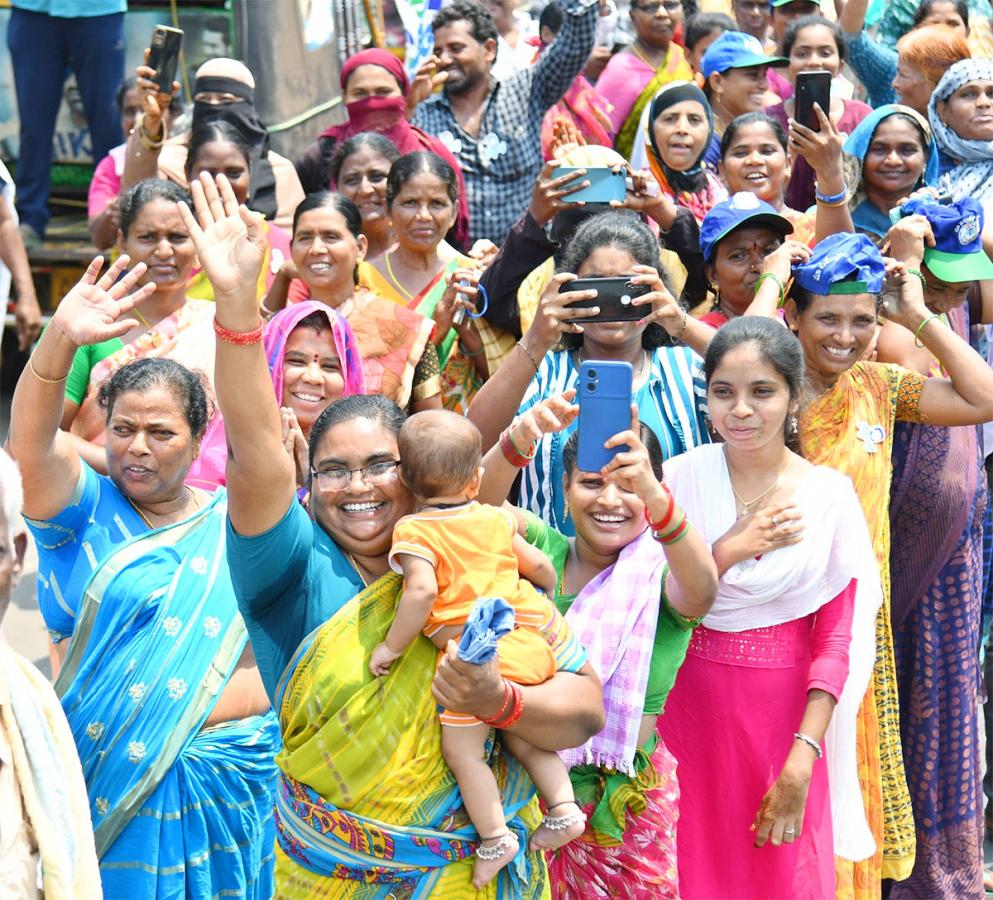 cm ys jagan memantha siddham bus yatra at gudivada photos - Sakshi21