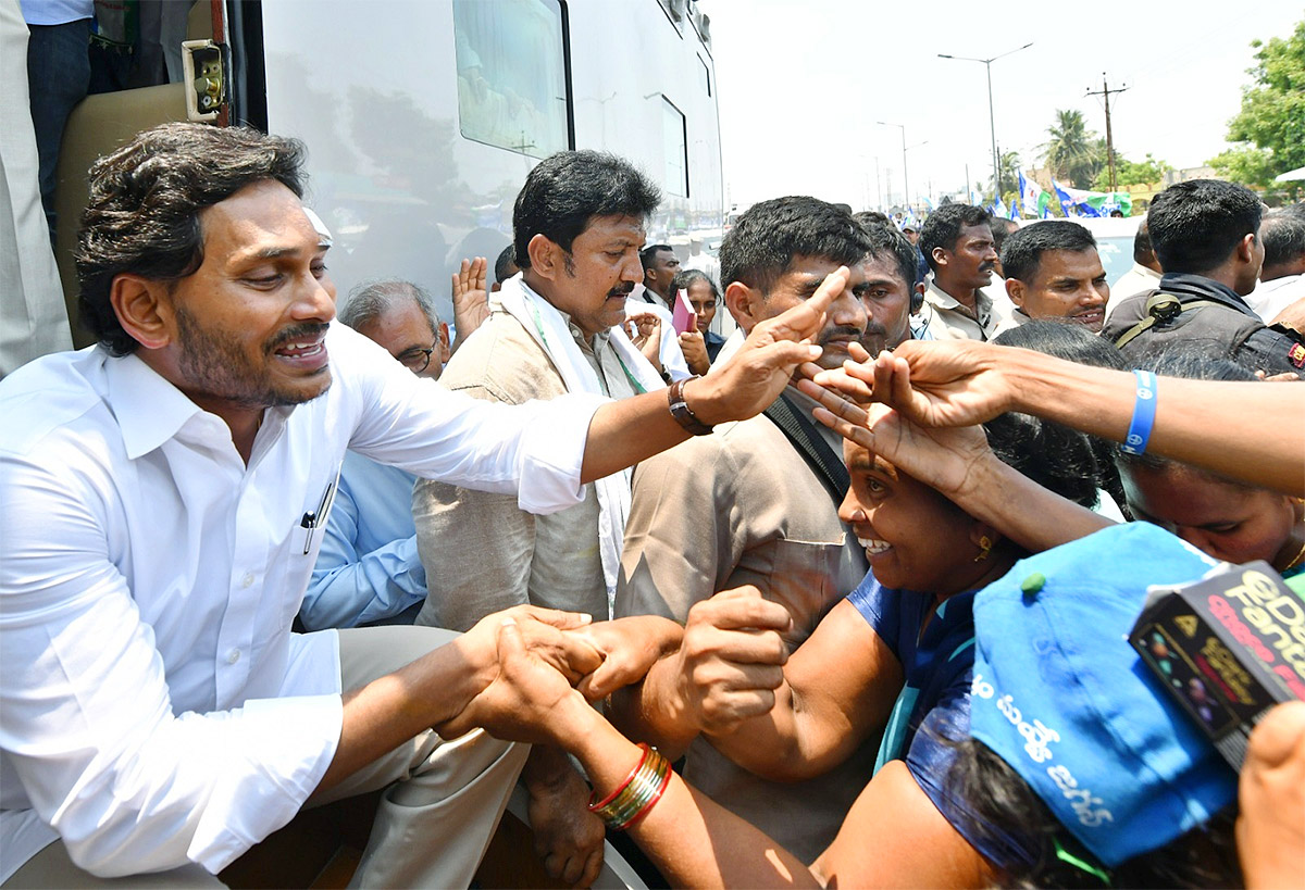 cm ys jagan memantha siddham bus yatra at gudivada photos - Sakshi24