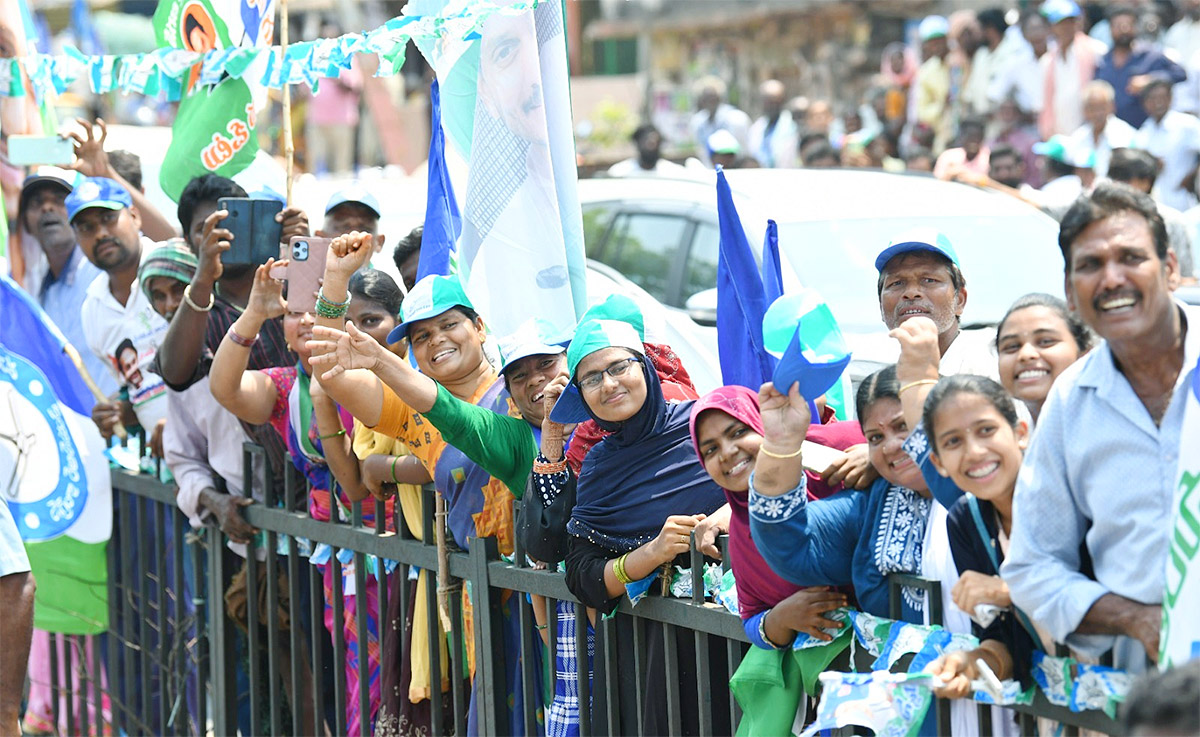 cm ys jagan memantha siddham bus yatra at gudivada photos - Sakshi25