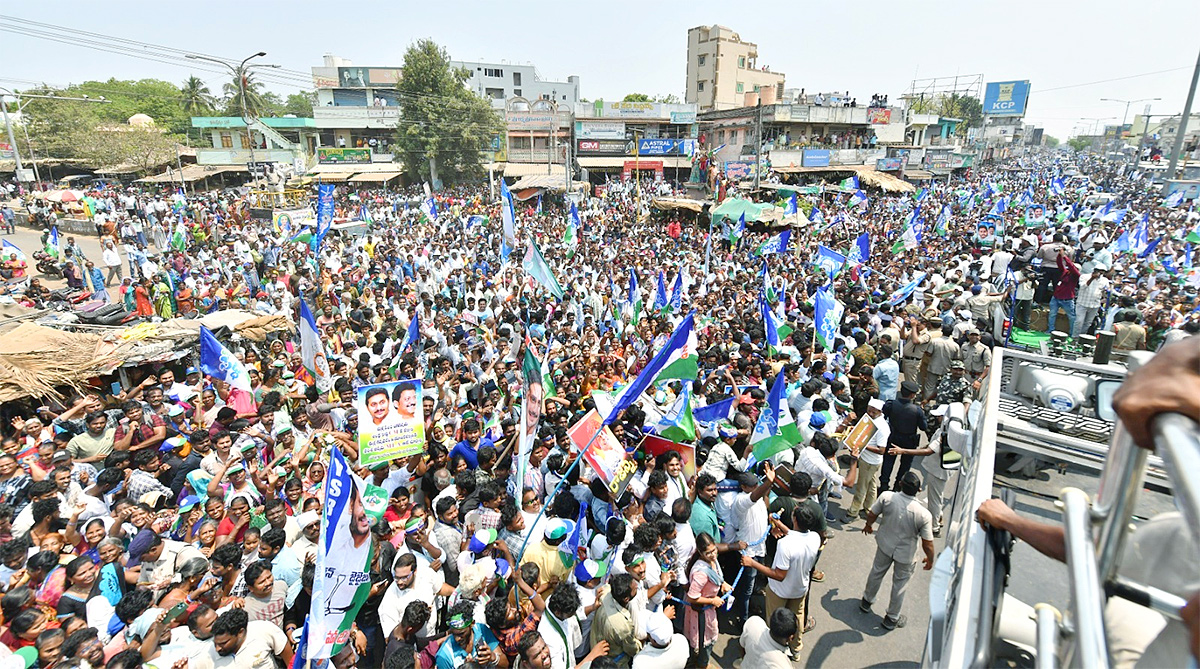 cm ys jagan memantha siddham bus yatra at gudivada photos - Sakshi3