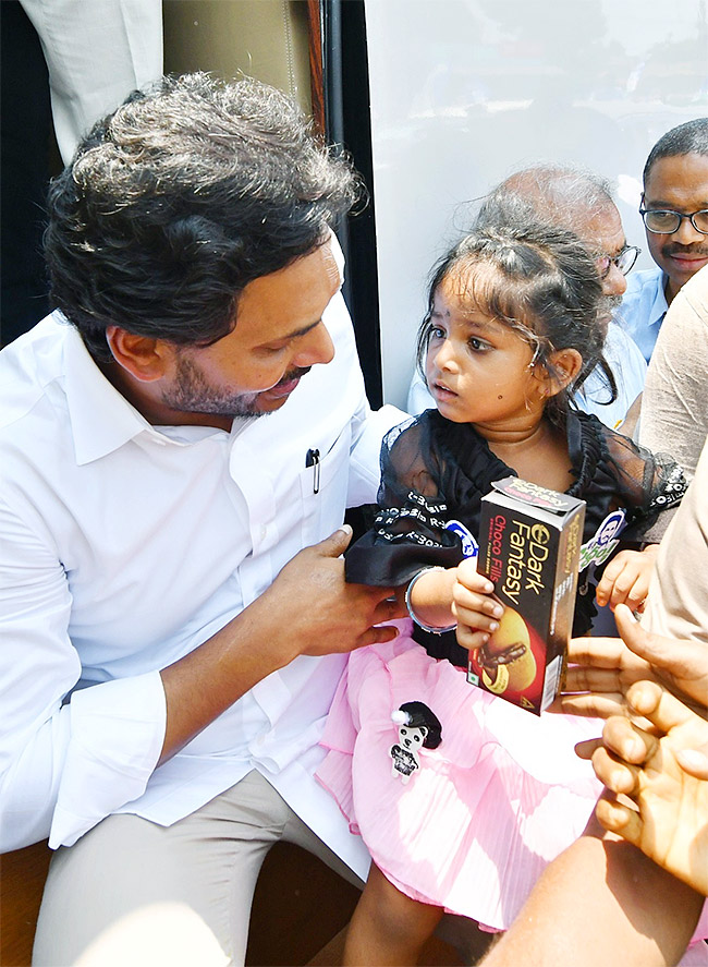 cm ys jagan memantha siddham bus yatra at gudivada photos - Sakshi29