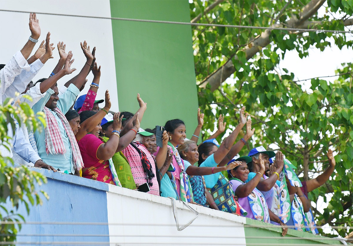 cm ys jagan memantha siddham bus yatra at gudivada photos - Sakshi30