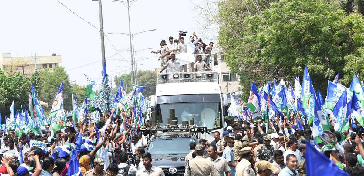 cm ys jagan memantha siddham bus yatra at gudivada photos - Sakshi34