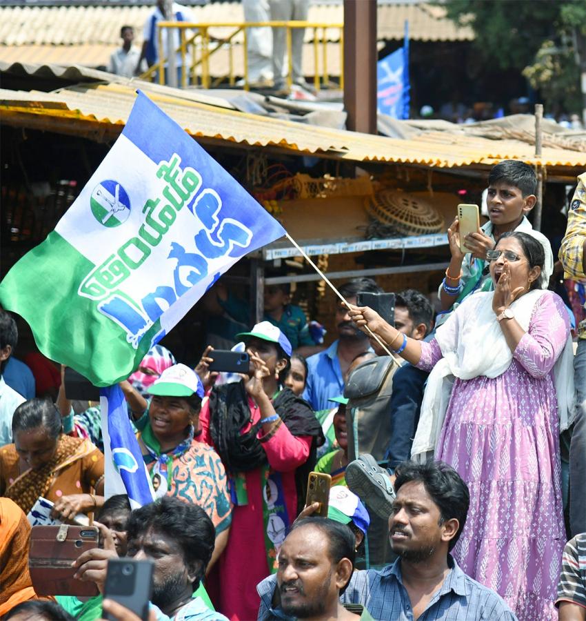 cm ys jagan memantha siddham bus yatra at gudivada photos - Sakshi35