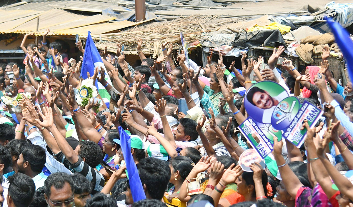 cm ys jagan memantha siddham bus yatra at gudivada photos - Sakshi39