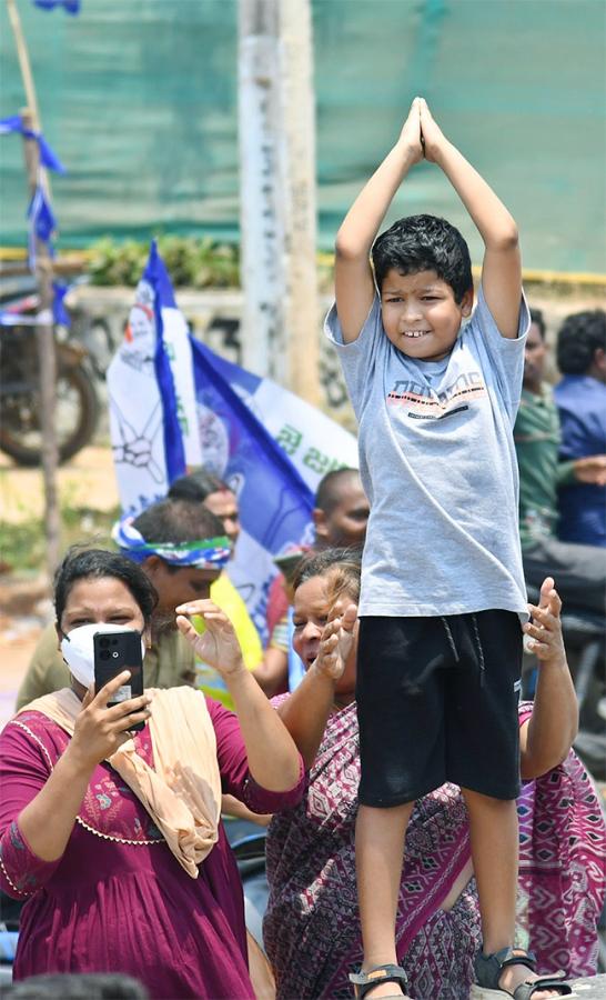 cm ys jagan memantha siddham bus yatra at gudivada photos - Sakshi40