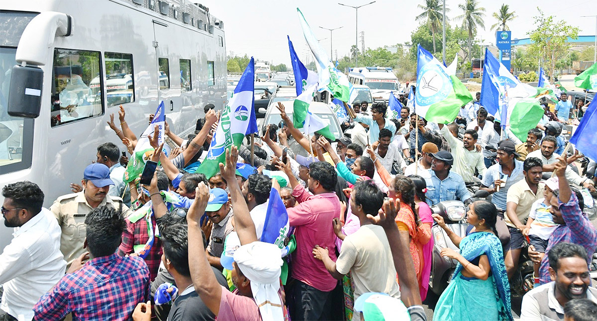 cm ys jagan memantha siddham bus yatra at gudivada photos - Sakshi43