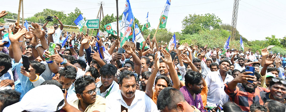 cm ys jagan memantha siddham bus yatra at gudivada photos - Sakshi44