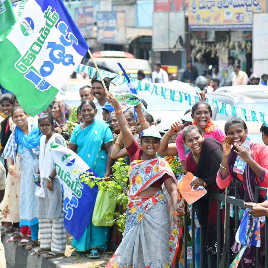 cm ys jagan memantha siddham bus yatra at gudivada photos - Sakshi48