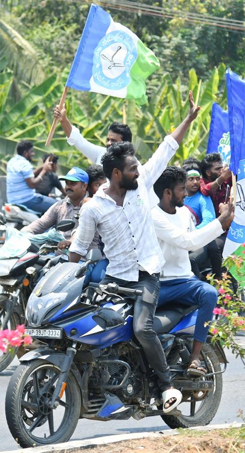 cm ys jagan memantha siddham bus yatra at gudivada photos - Sakshi51