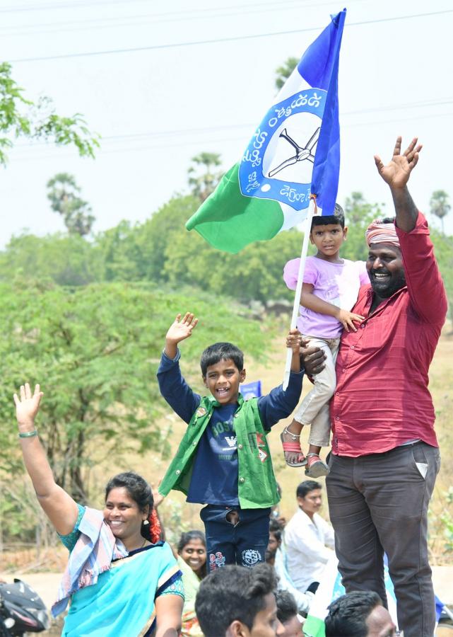 cm ys jagan memantha siddham bus yatra at gudivada photos - Sakshi52