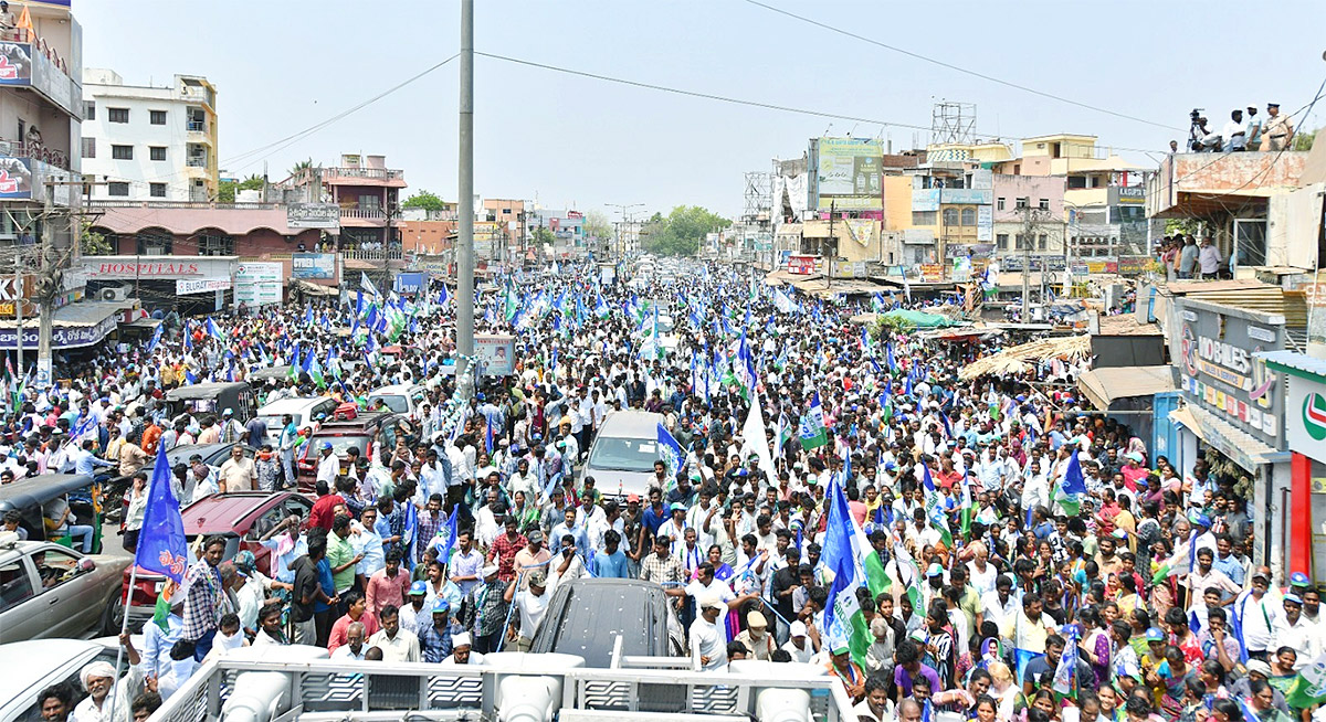 cm ys jagan memantha siddham bus yatra at gudivada photos - Sakshi57