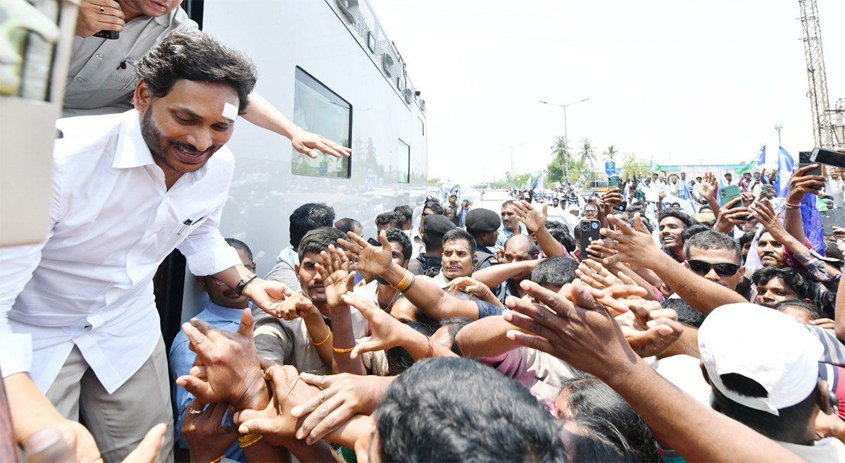 cm ys jagan memantha siddham bus yatra at gudivada photos - Sakshi7