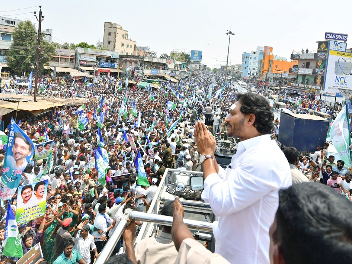 cm ys jagan memantha siddham bus yatra at gudivada photos - Sakshi9