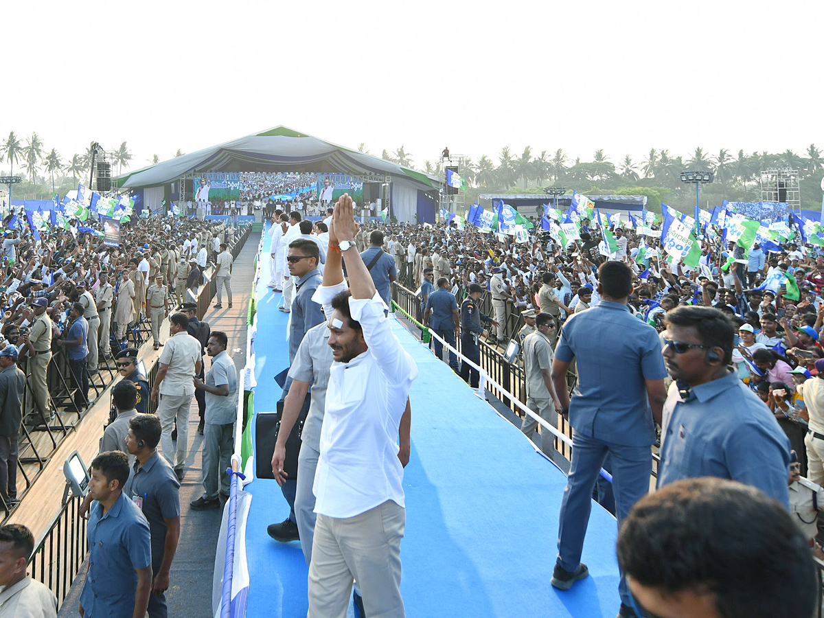 AP CM YS Jagan Memantha Siddham Public Meeting at Bhimavaram West Godavari Photos - Sakshi15