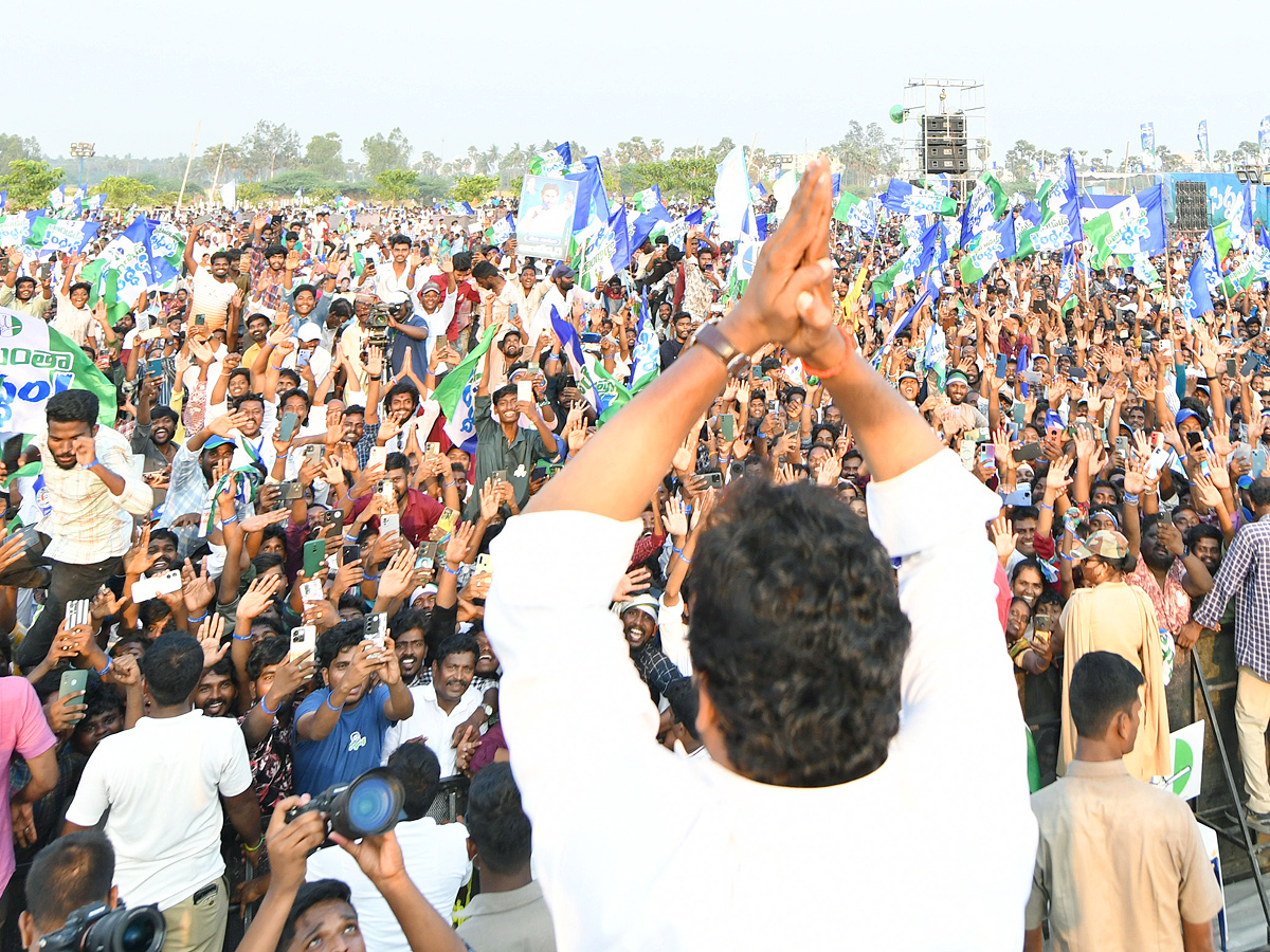 AP CM YS Jagan Memantha Siddham Public Meeting at Bhimavaram West Godavari Photos - Sakshi17