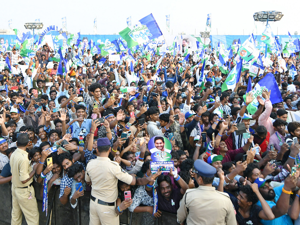 AP CM YS Jagan Memantha Siddham Public Meeting at Bhimavaram West Godavari Photos - Sakshi12