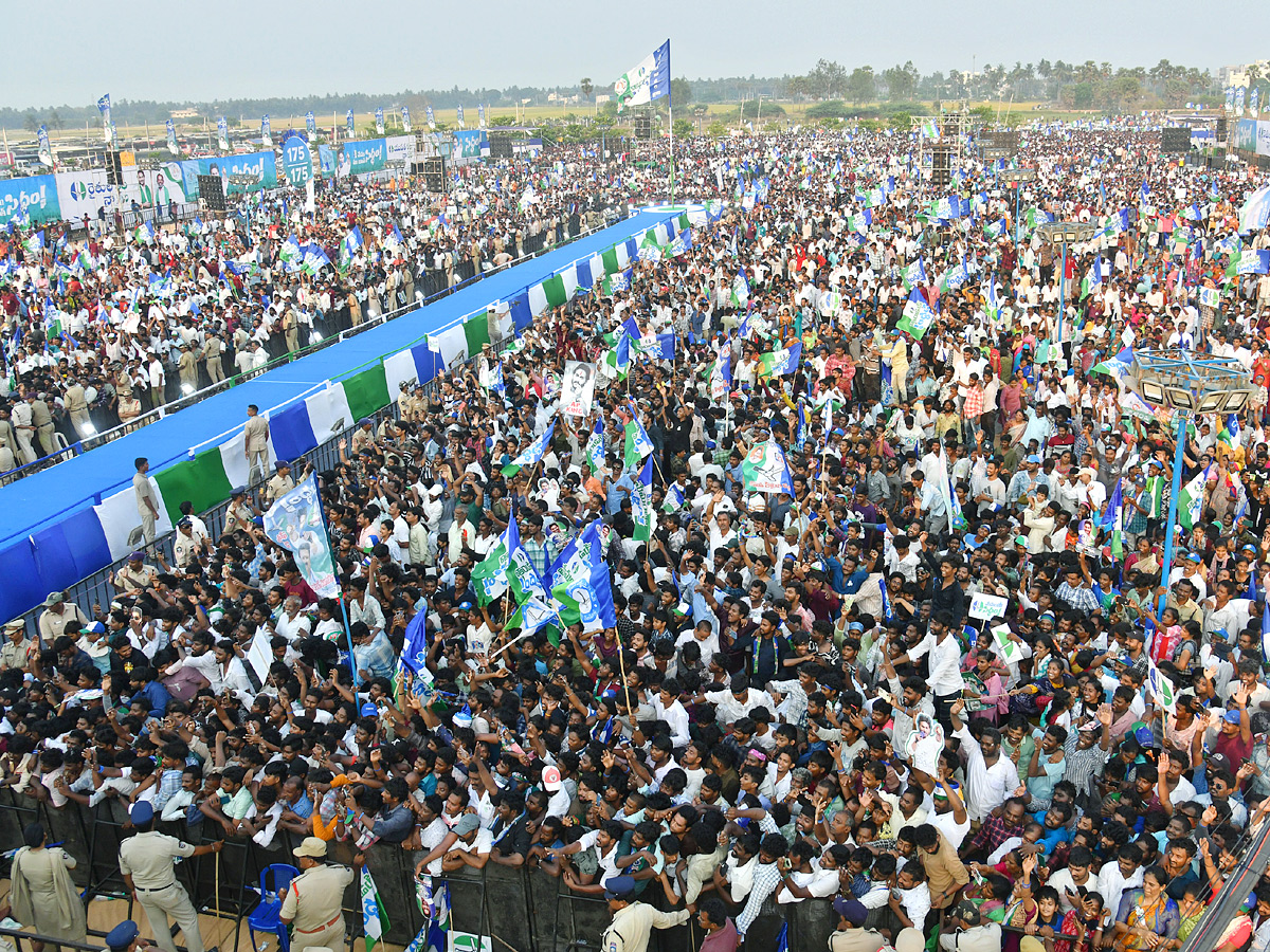 AP CM YS Jagan Memantha Siddham Public Meeting at Bhimavaram West Godavari Photos - Sakshi2