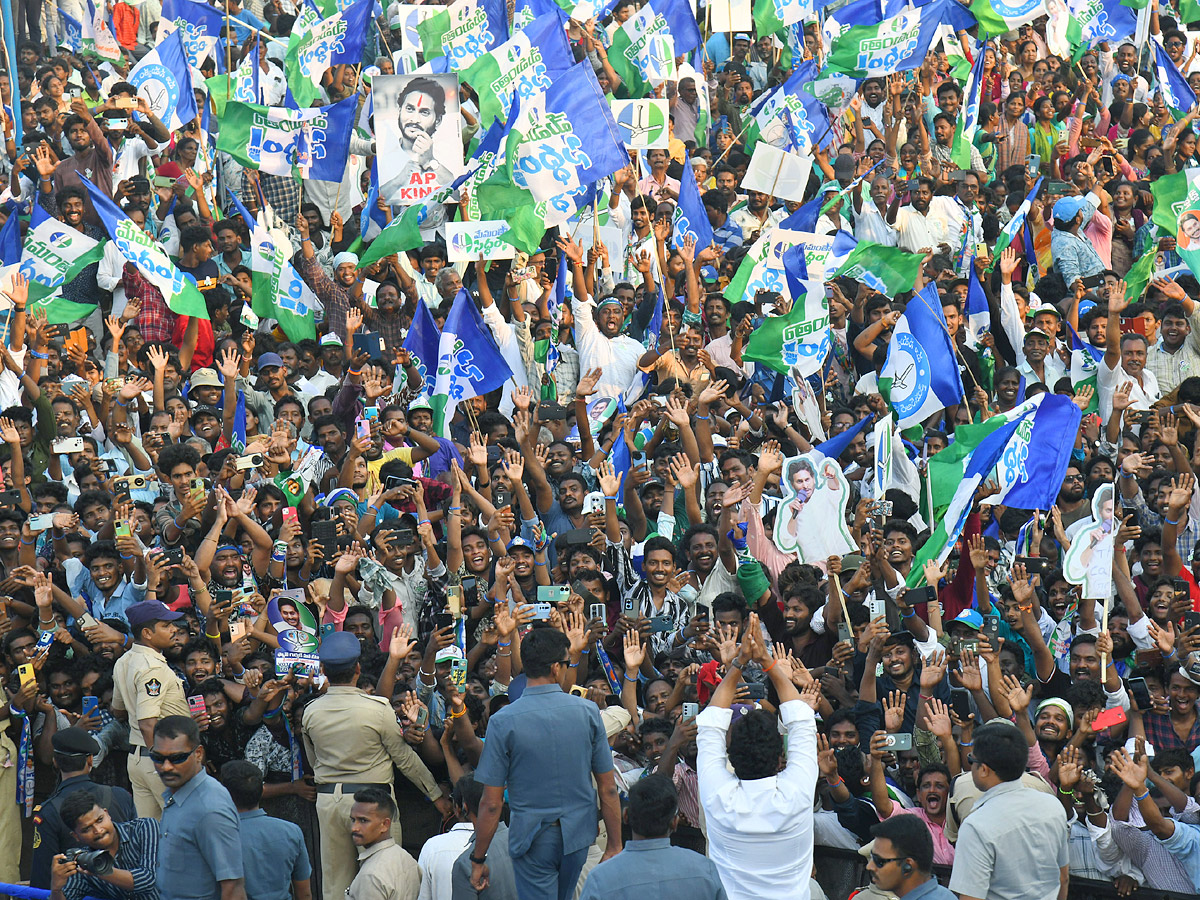 AP CM YS Jagan Memantha Siddham Public Meeting at Bhimavaram West Godavari Photos - Sakshi11