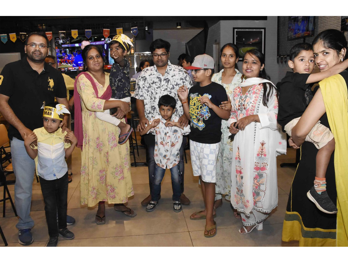 Buffalo Wild Wings Kokapet Hosts Spectrum Sparkle Event  - Sakshi10