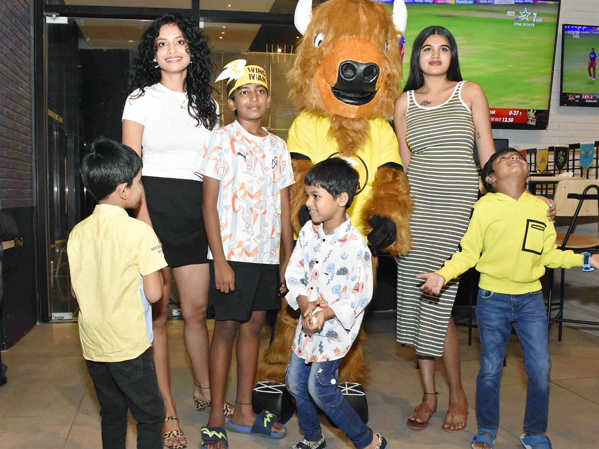 Buffalo Wild Wings Kokapet Hosts Spectrum Sparkle Event  - Sakshi4