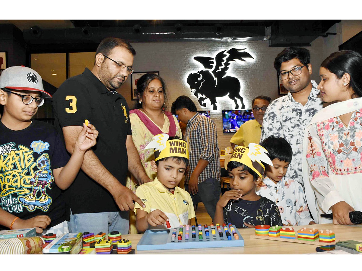 Buffalo Wild Wings Kokapet Hosts Spectrum Sparkle Event  - Sakshi9