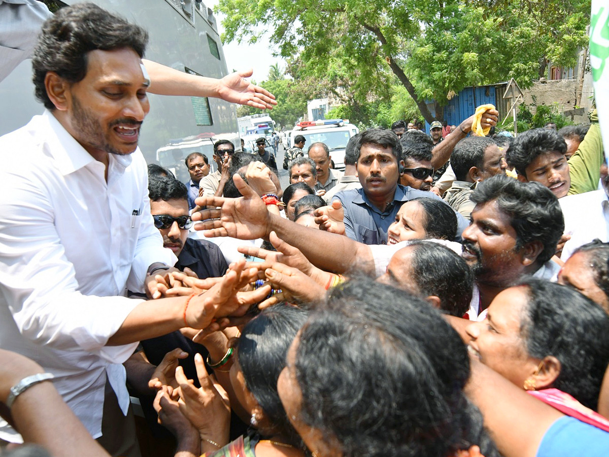 CM YS Jagan Bus Yatra Memantha Siddham At Ganapavaram Photos - Sakshi26