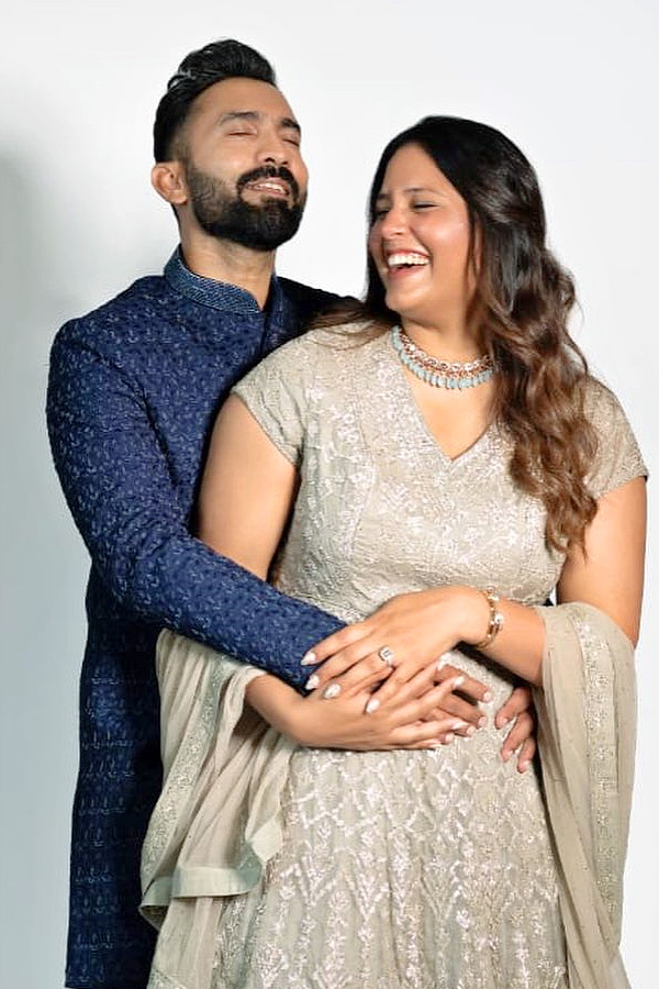 IPL 2024 RCB Dinesh Karthik With Wife Indian Player Dipika Pallikal Pics - Sakshi18