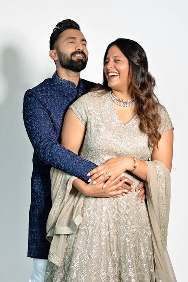 IPL 2024 RCB Dinesh Karthik With Wife Indian Player Dipika Pallikal Pics - Sakshi3