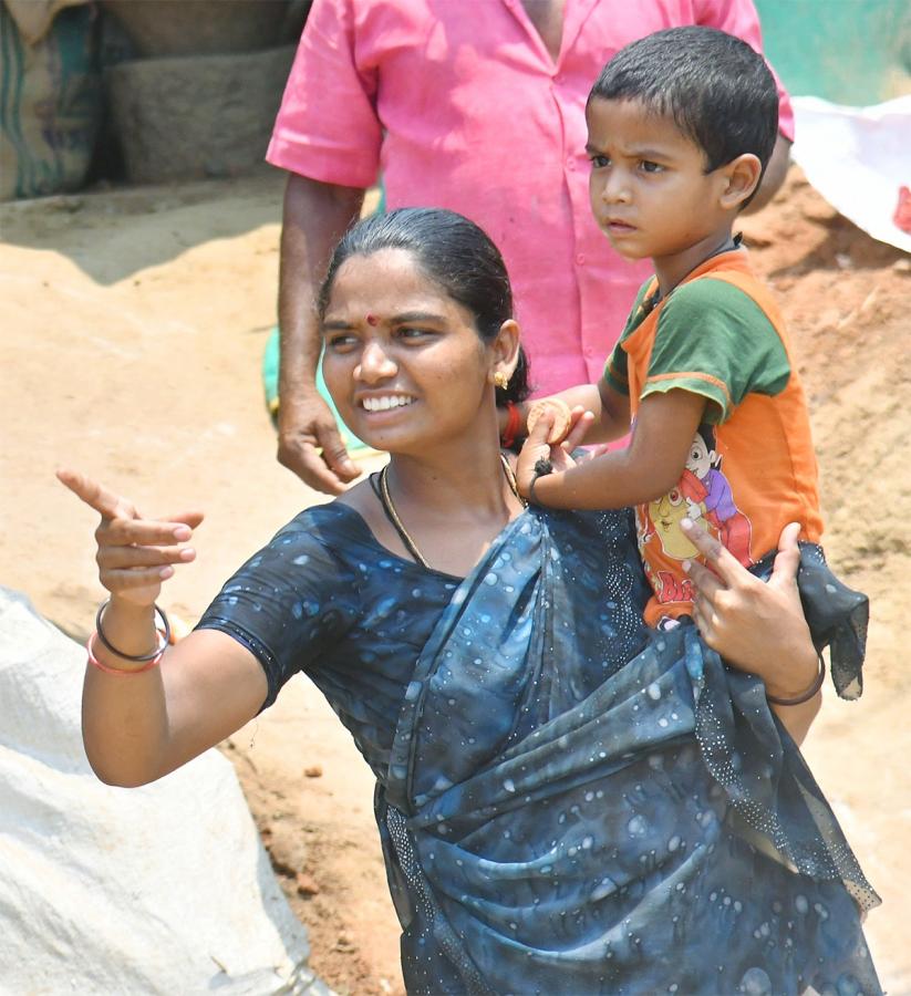 Memantha Siddham 16th day CM Jagan Bus Yatra West Godavari Photos - Sakshi19